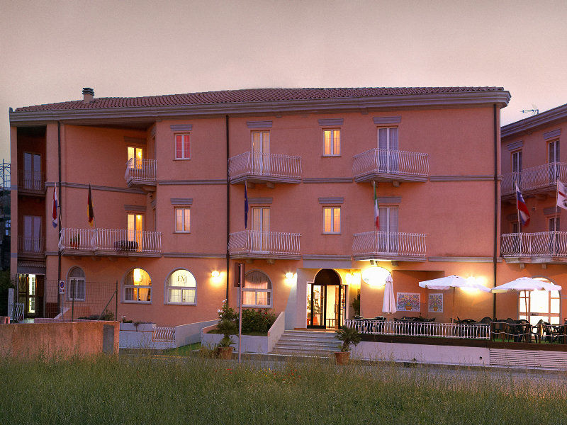 Hotel Majore Santa Teresa Gallura Exterior photo